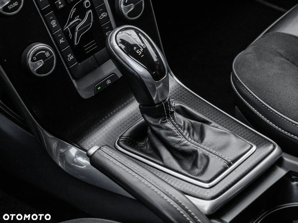 Volvo V40 T3 Drive-E R-Design Momentum - 20