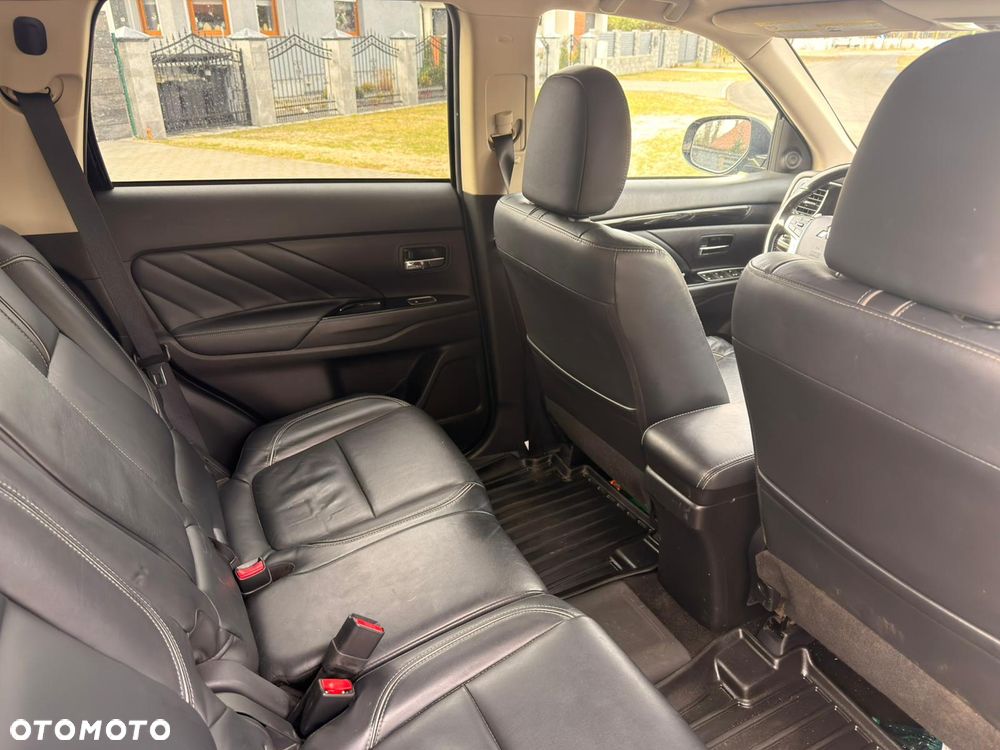 Mitsubishi Outlander 2.0 4WD - 7