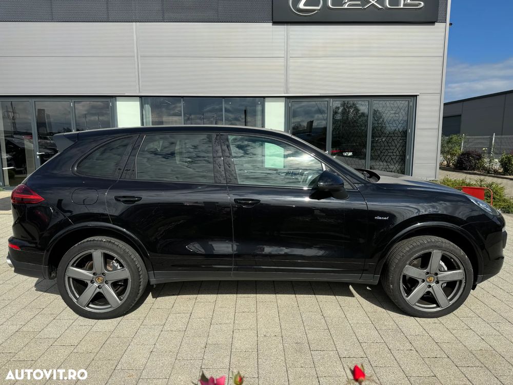 Porsche Cayenne 3.0 L - 8