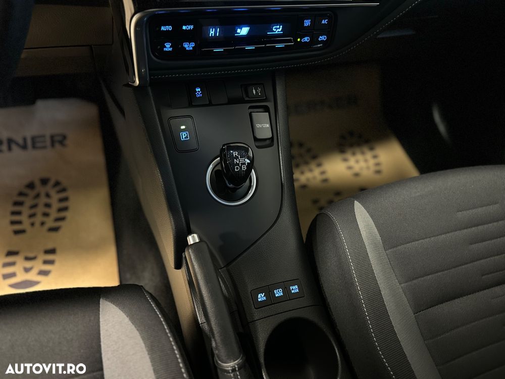 Toyota Auris 1.8 VVT-i Automatik Team Deutschland - 21