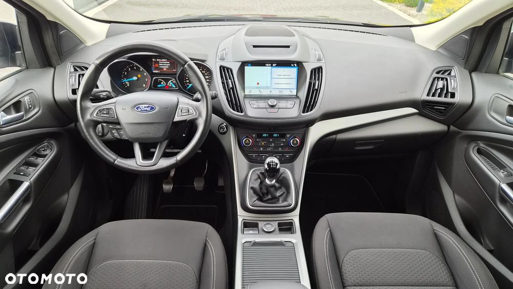 Ford Kuga 1.5 EcoBoost 2x4 Titanium - 6