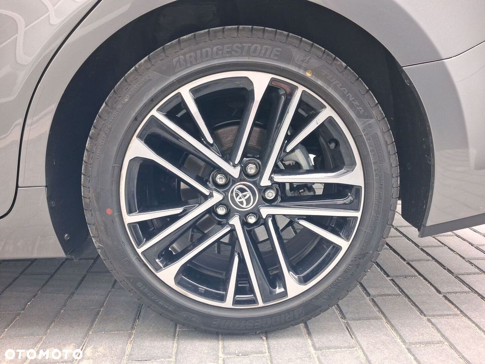 Toyota Camry - 31