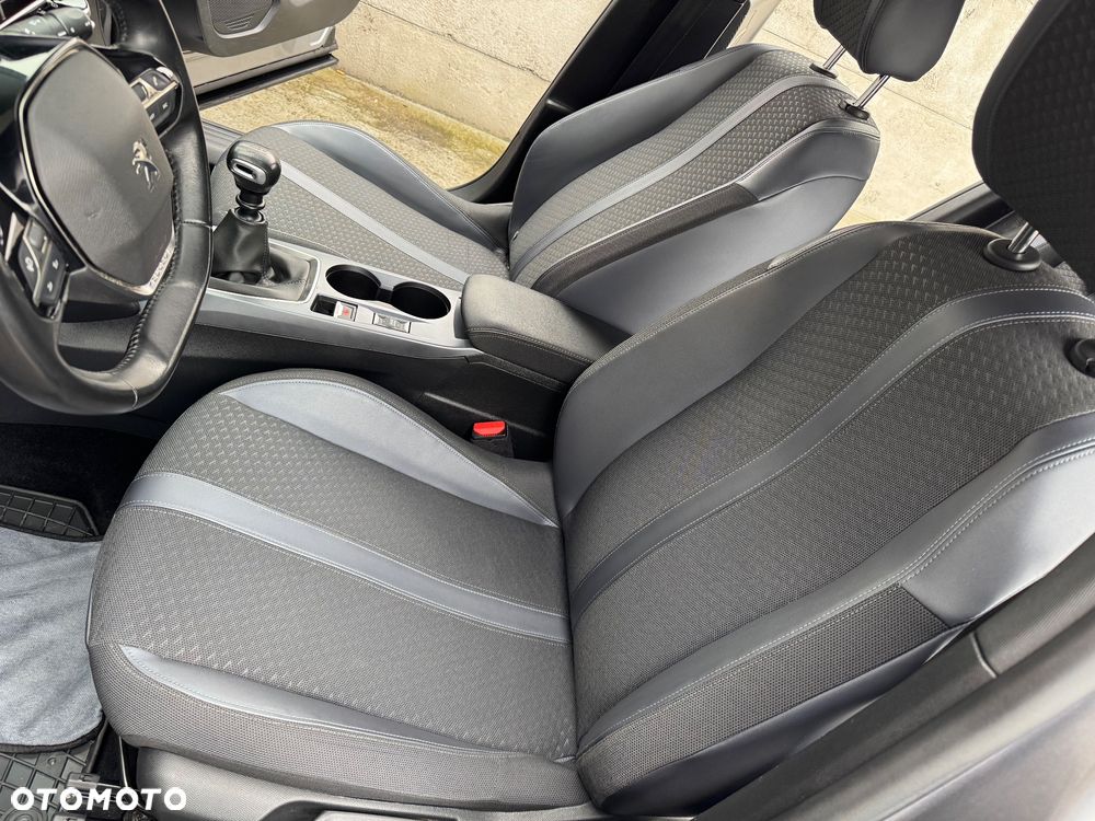 Peugeot 2008 PureTech 130 Allure Pack - 26