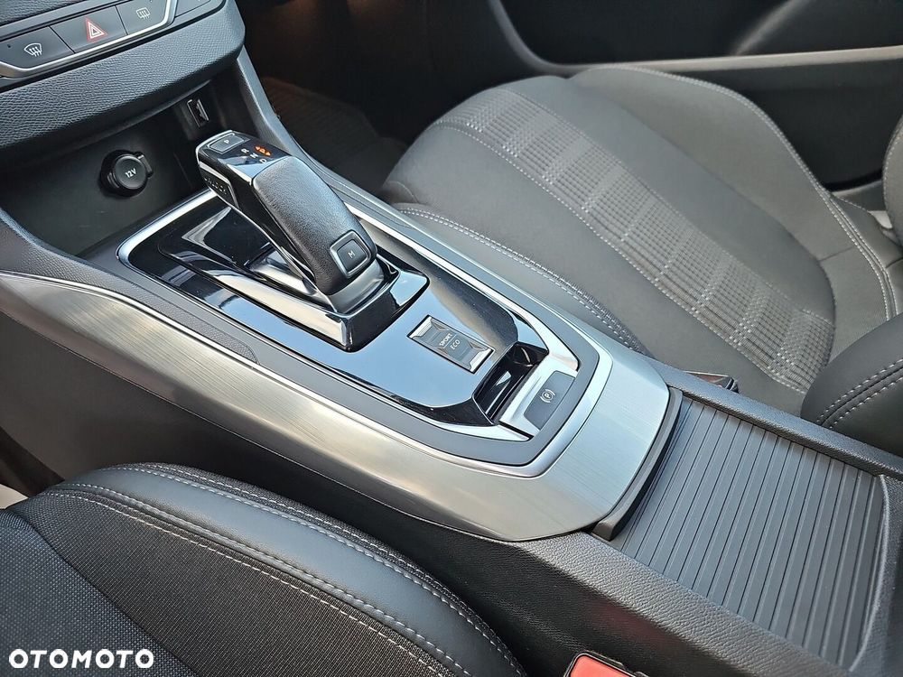 Peugeot 308 BlueHDi 130 EAT8 Allure - 21