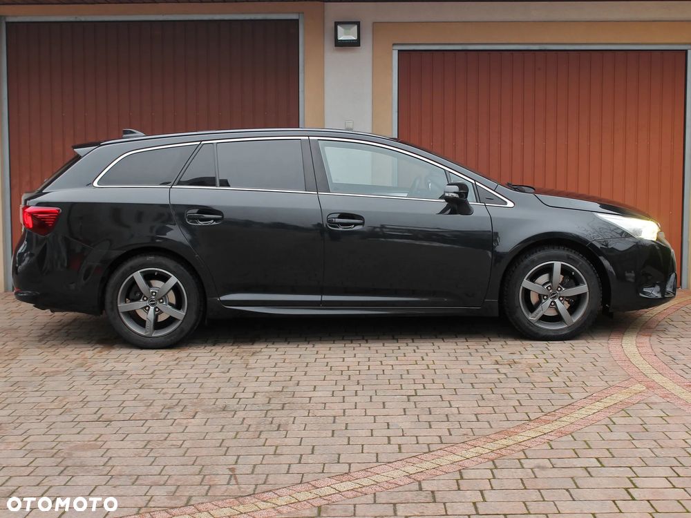 Toyota Avensis 1.8 Premium EU5 - 13