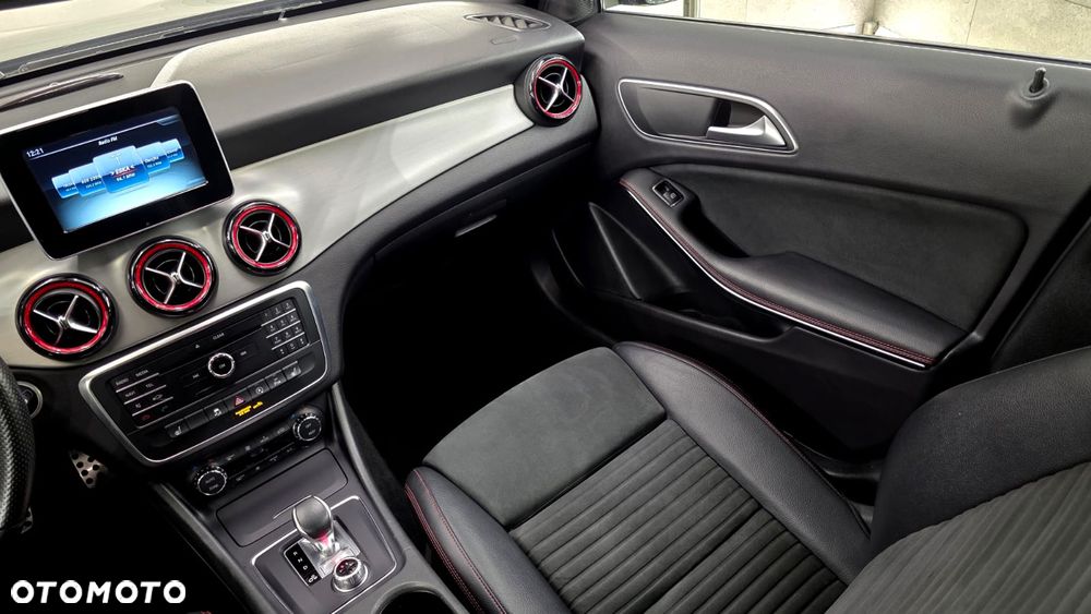 Mercedes-Benz GLA - 23