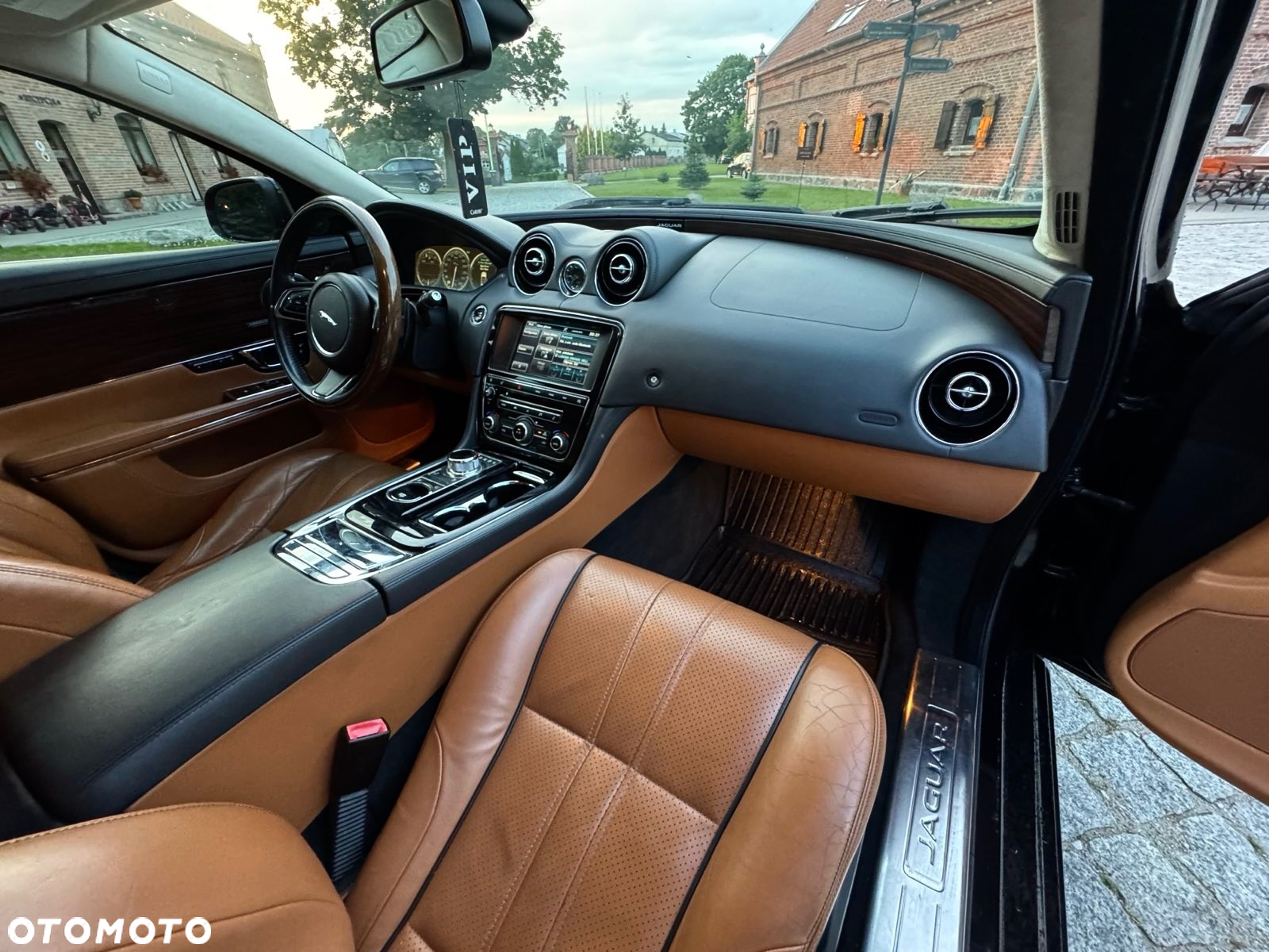 Jaguar XJ 3.0 T AWD LWB Portfolio - 6