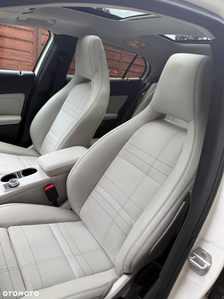 Mercedes-Benz GLA - 17