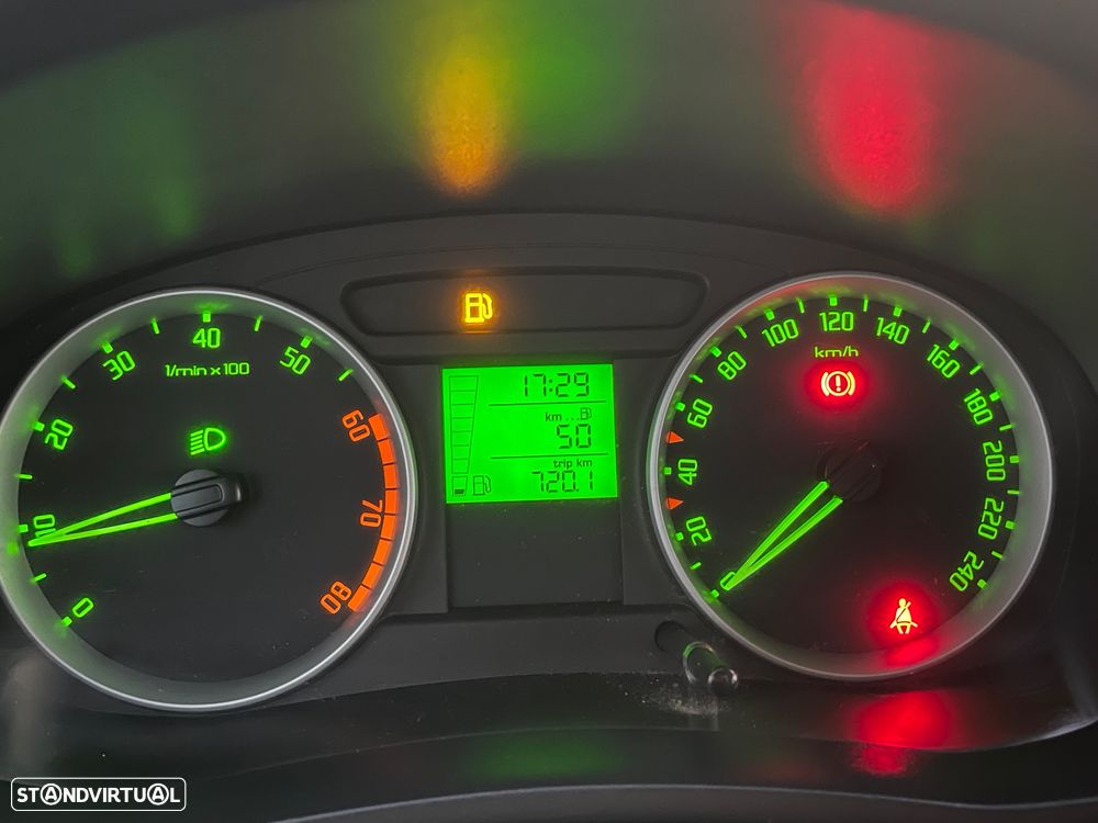 Skoda Fabia Break 1.2 Ambiente - 17