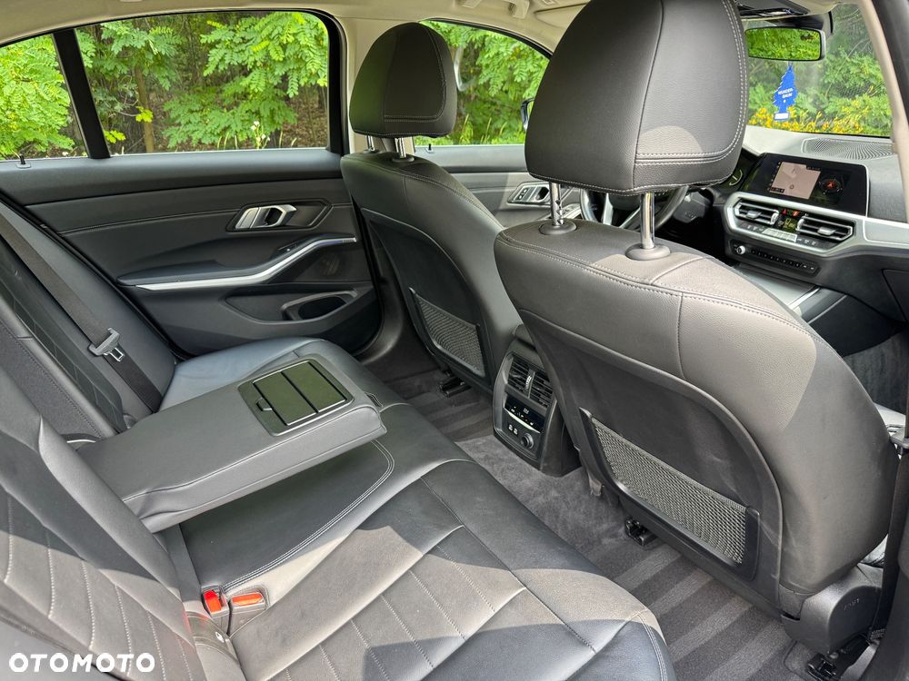 BMW Seria 3 318d Edition Luxury Line Purity - 22