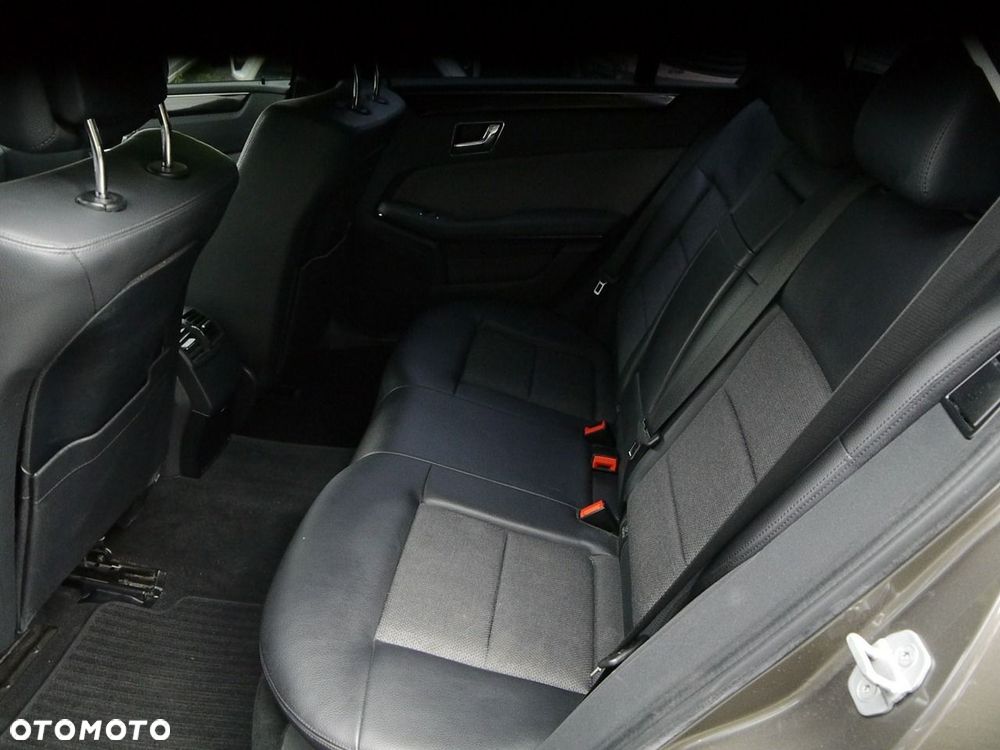 Mercedes-Benz Klasa E 200 CGI BlueEFFICIENCY 7G-TRONIC Avantgarde - 38