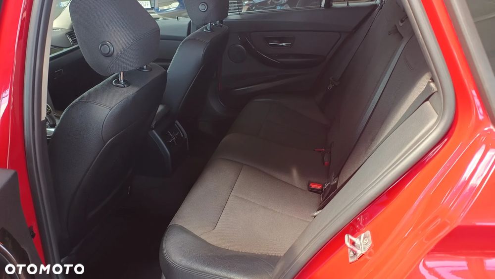 BMW Seria 3 318d Luxury Line - 18