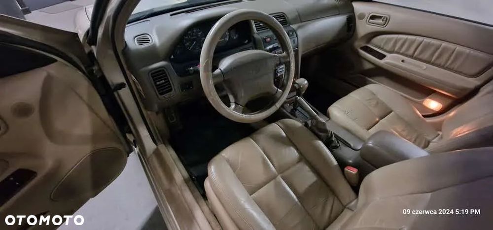 Nissan Maxima QX 3.0 SE - 10