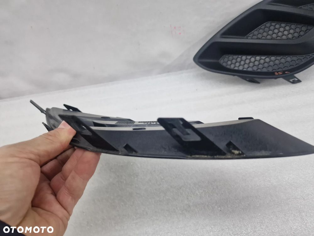 OPEL CORSA D LIFT 11- LEWA KRATKA BOCZNA ZDERZAKA PRZEDNIEGO PRZÓD , OPCJA BEZ HALOGENU , NR 13286034 , NR AUKCJI B/35 - 8
