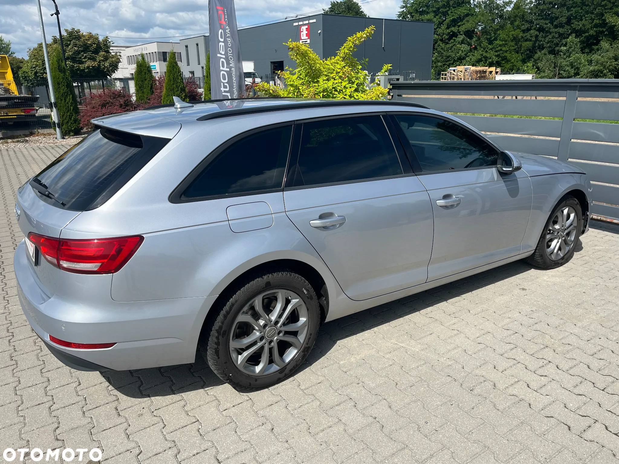 Audi A4 2.0 TDI Design - 9