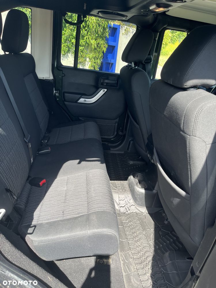 Jeep Wrangler 2.8 CRD Unlim Rubicon - 28