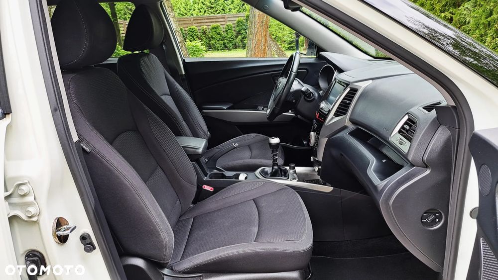 SsangYong/KGM Tivoli e-XDi 160 2WD Black+White - 25