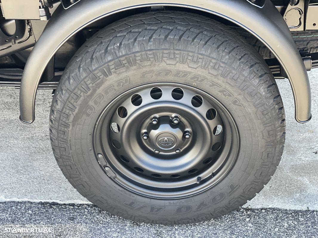 Toyota Hilux 2.4 D-4D 4X2 - 32