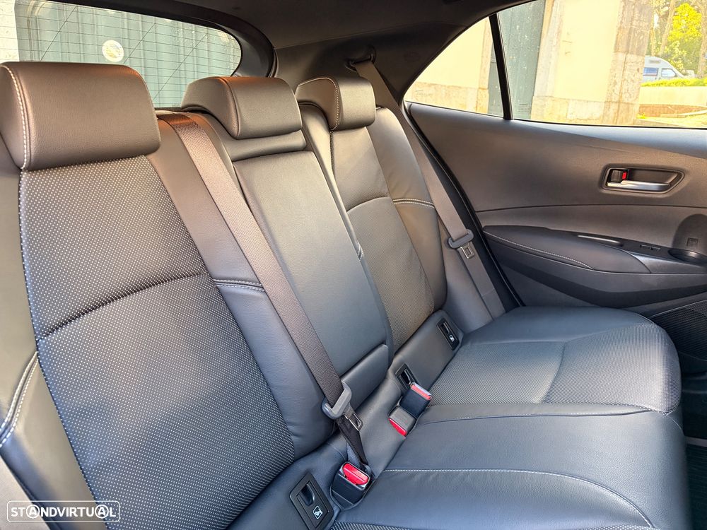 Toyota Corolla 2.0 Hybrid Luxury White - 19