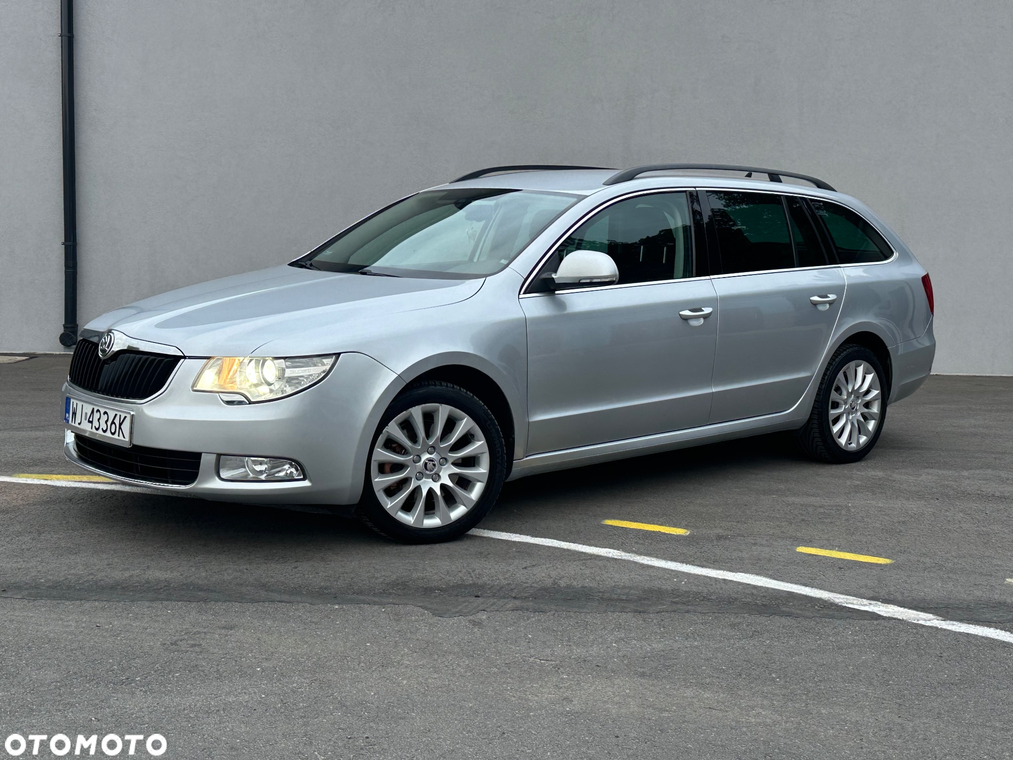 Skoda Superb Combi 2.0 TDI DSG Elegance - 2