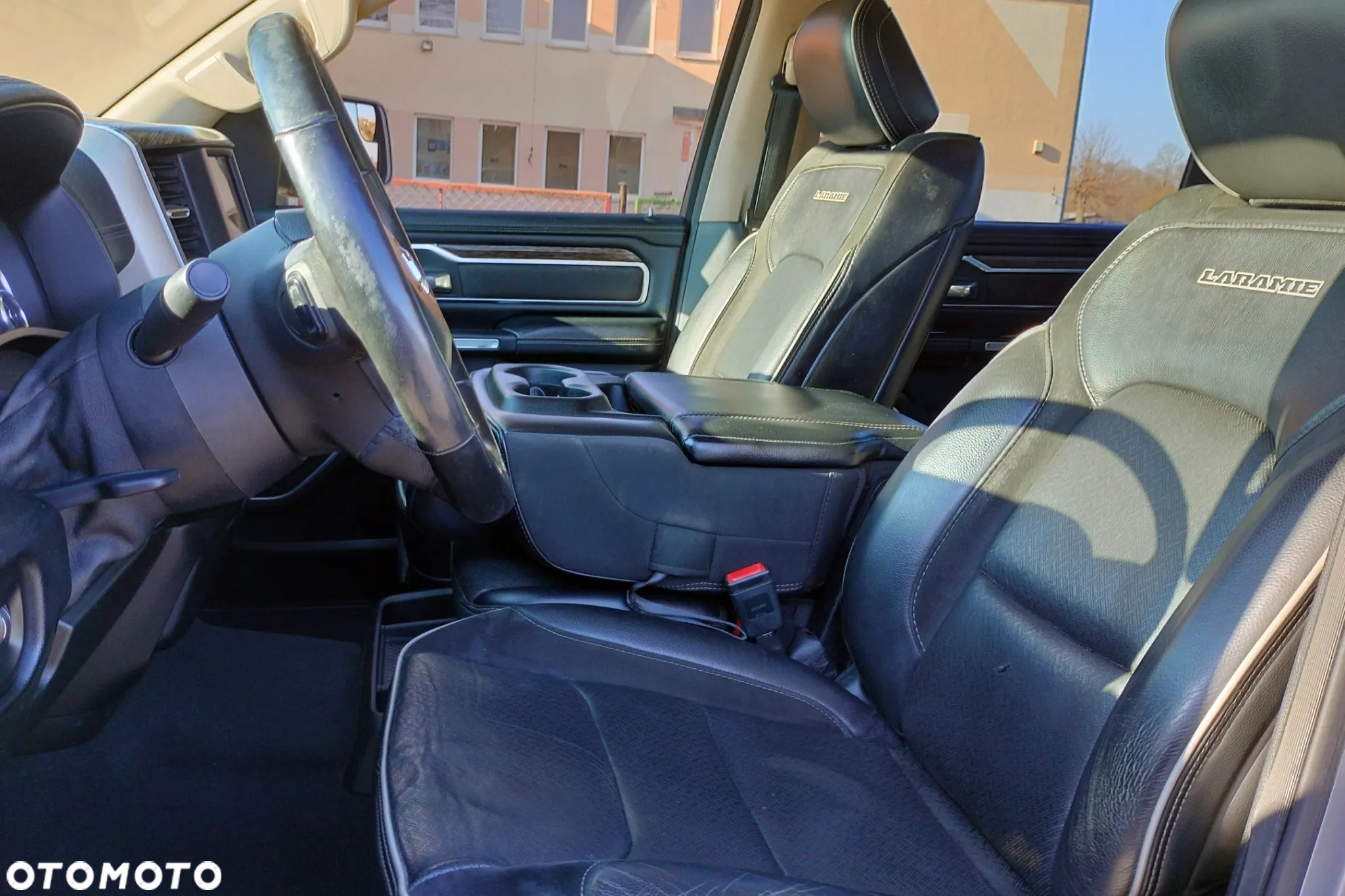 RAM 1500 Crew Cab Shortbed Laramie - 14