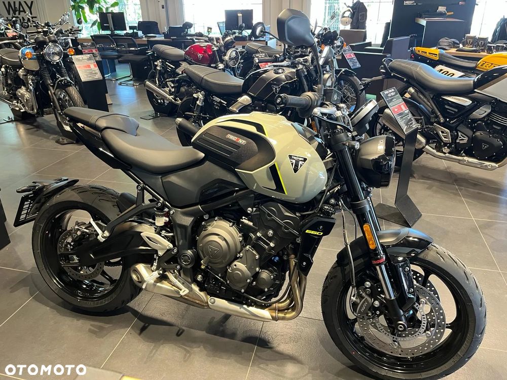 Triumph Trident - 2