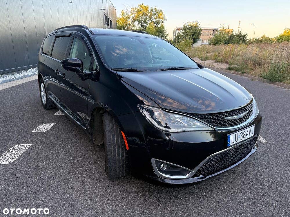Chrysler Pacifica - 2