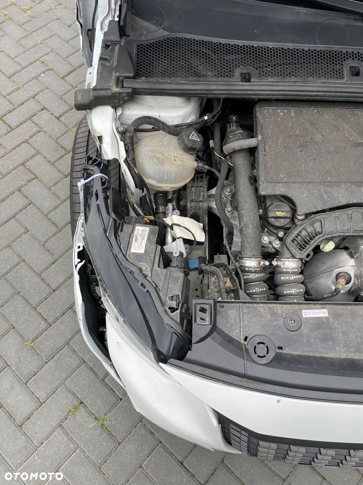 Peugeot 208 PureTech 100 Allure - 12