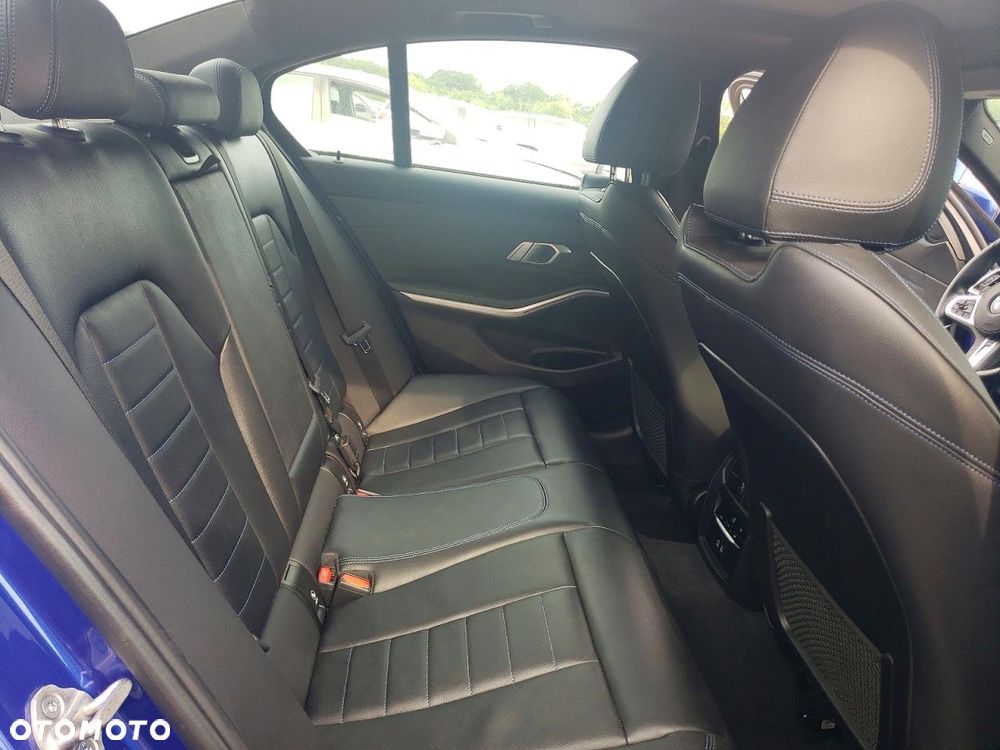 BMW Seria 3 330i xDrive M Sport - 11