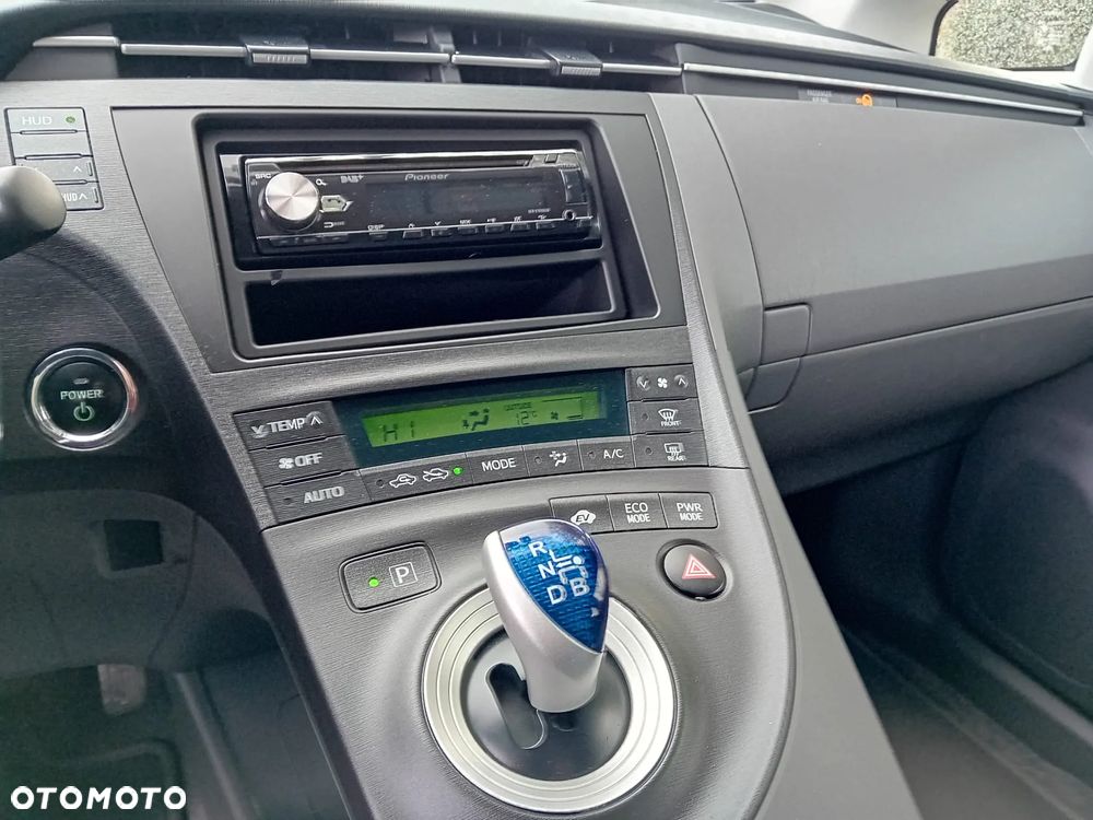 Toyota Prius (Hybrid) Life - 20