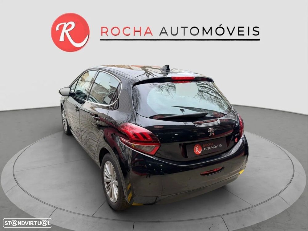 Peugeot 208 - 12