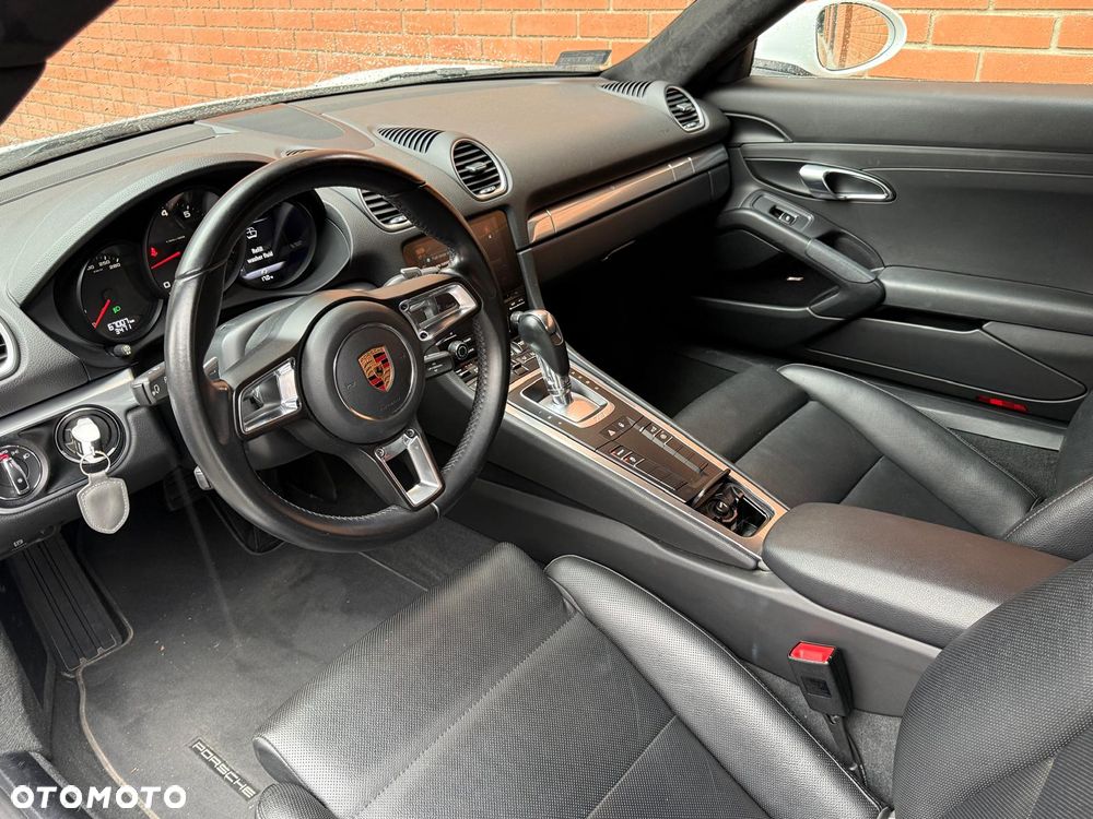 Porsche 718 Cayman - 12