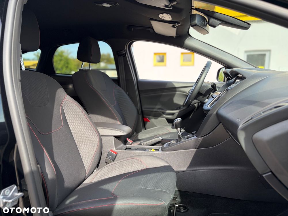 Ford Focus 1.0 EcoBoost Start-Stopp-System ST-LINE DESIGN - 35