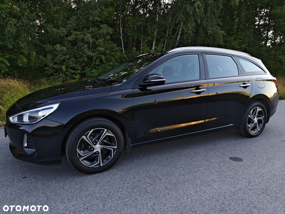 Hyundai i30 blue Kombi 1.6 CRDi Premium - 17