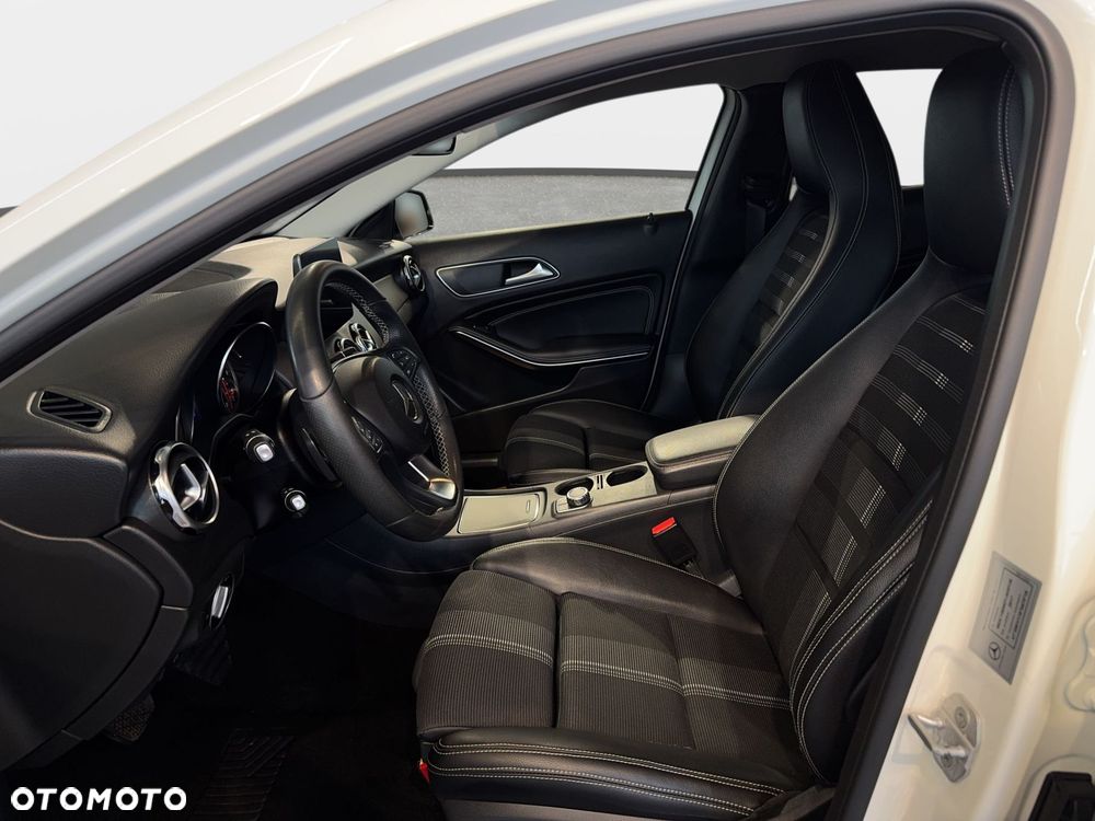 Mercedes-Benz GLA - 13