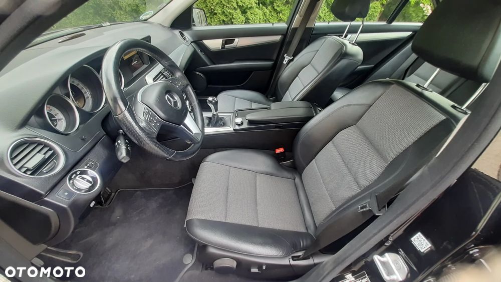 Mercedes-Benz Klasa C 180 CGI BlueEFFICIENCY Avantgarde - 27