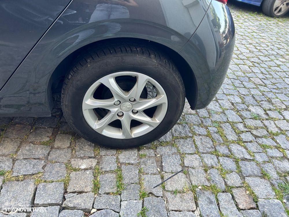 Peugeot 208 1.4 HDi - 2