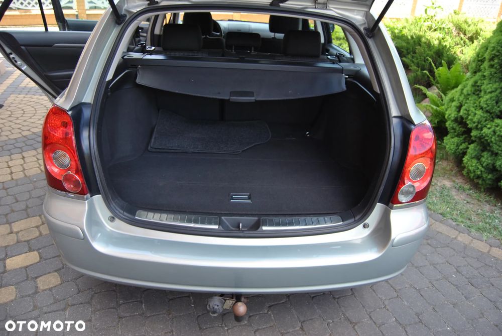 Toyota Avensis 1.8 VVT-i Sol - 27