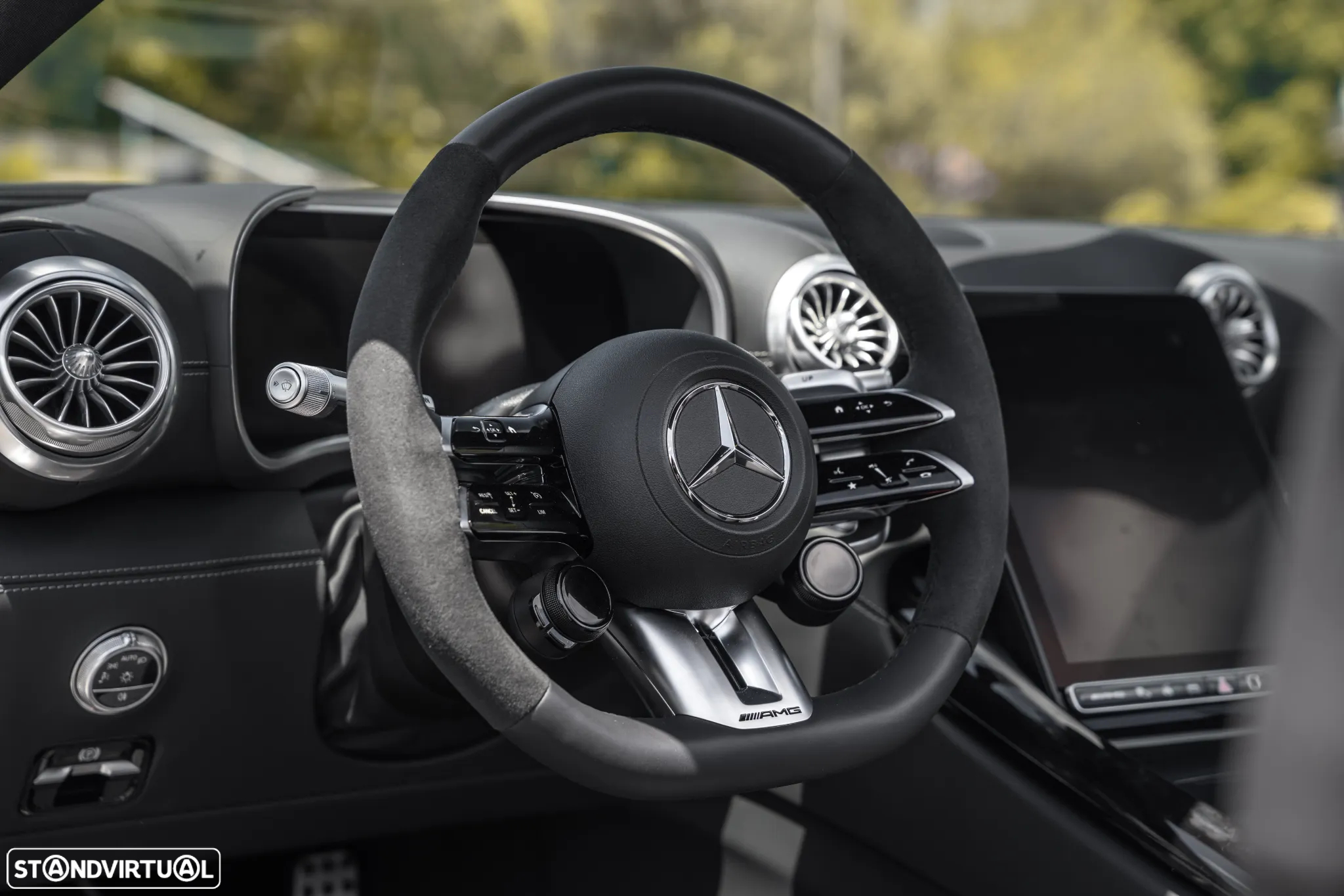 Mercedes-Benz SL 63 AMG 4Matic+ - 23