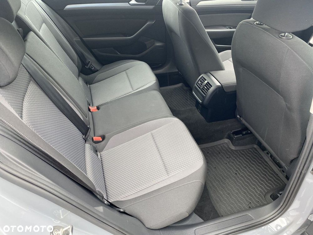 Volkswagen Passat - 14