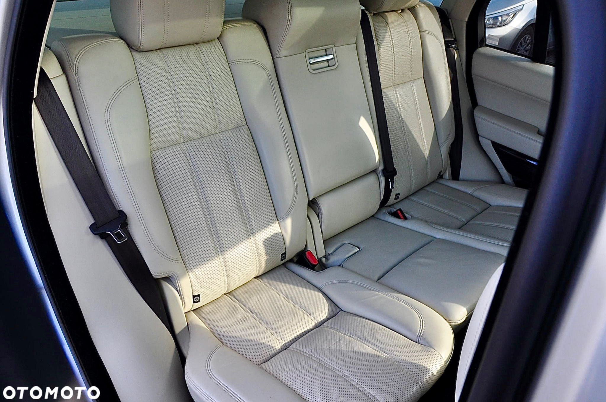 Land Rover Range Rover P400 HSE - 16