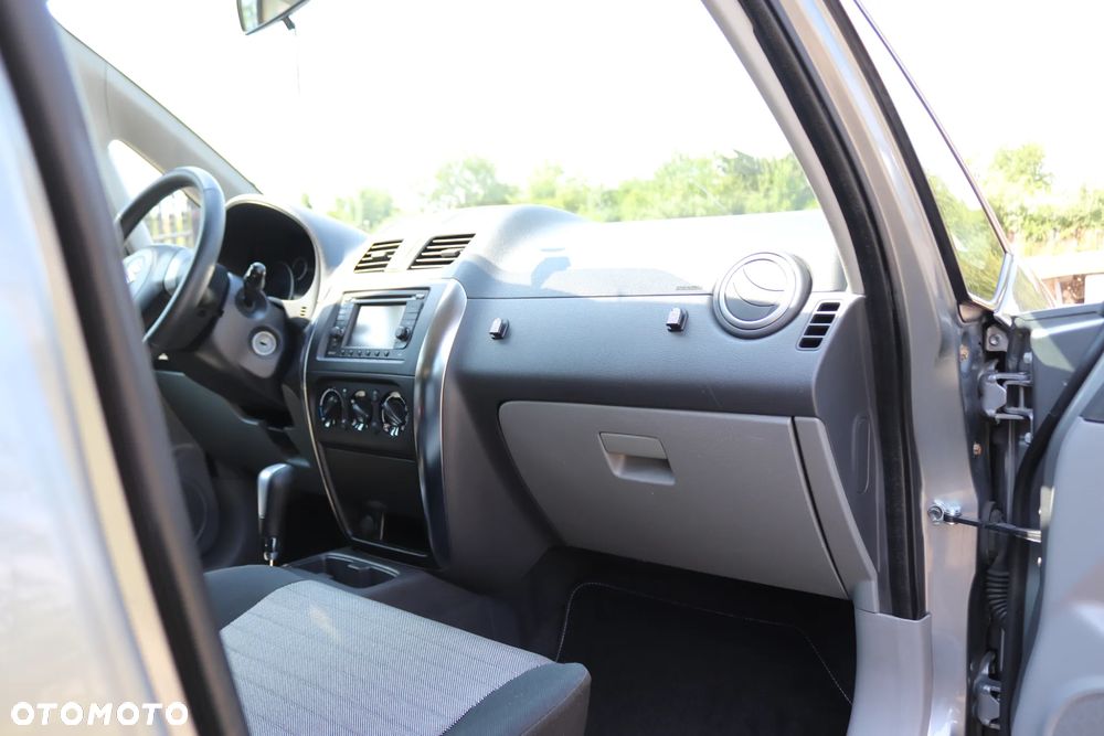 Suzuki SX4 1.6 Premium - 29