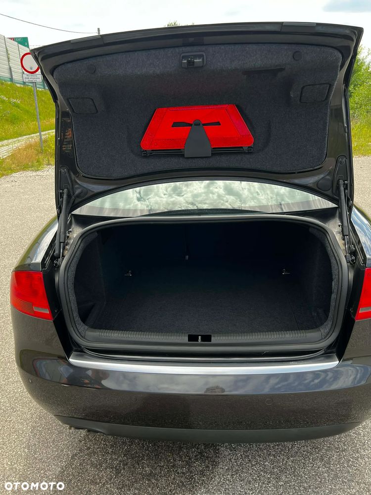 Audi A4 Limousine - 9