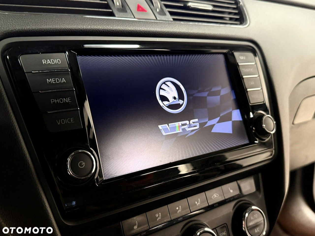 Skoda Octavia 2.0 TDI RS Challenge DSG - 23
