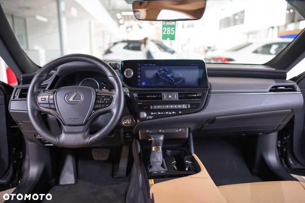 Lexus ES - 7