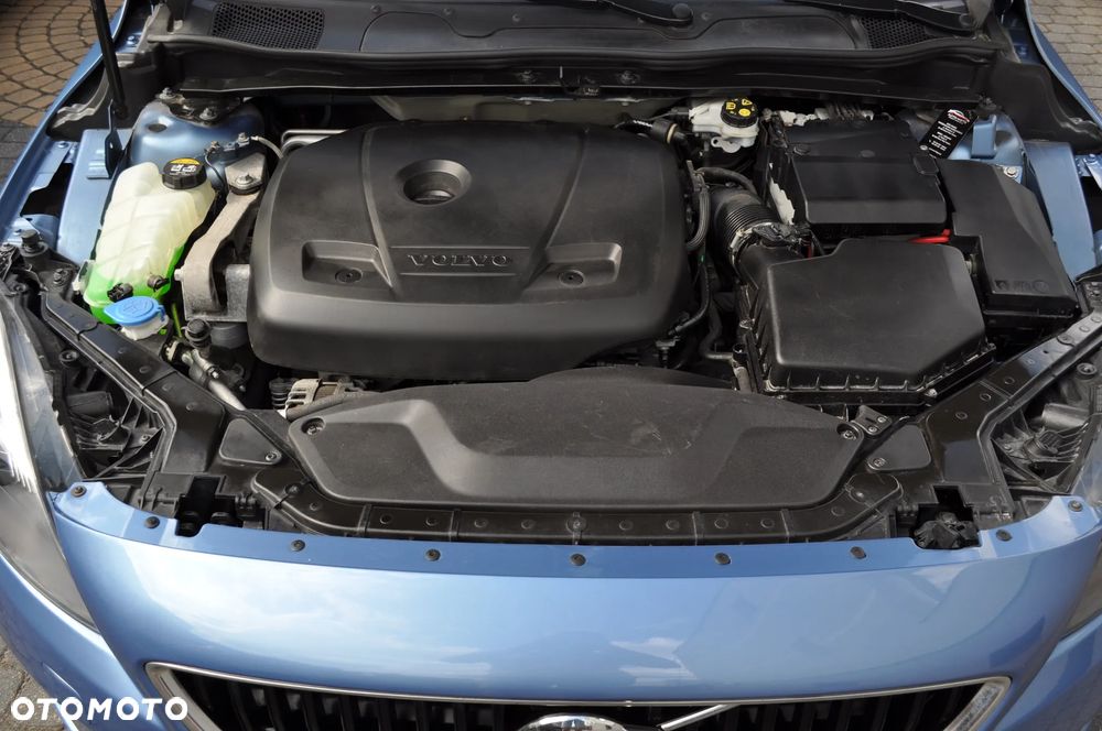 Volvo V40 T2 Momentum - 24