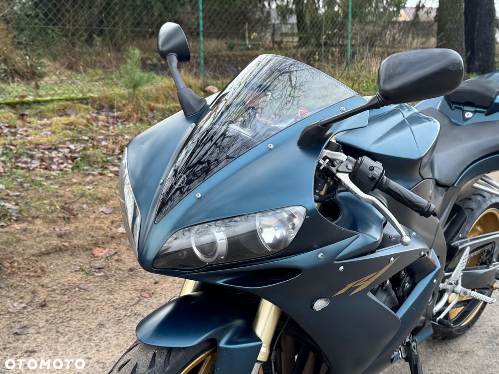 Yamaha R1 - 23