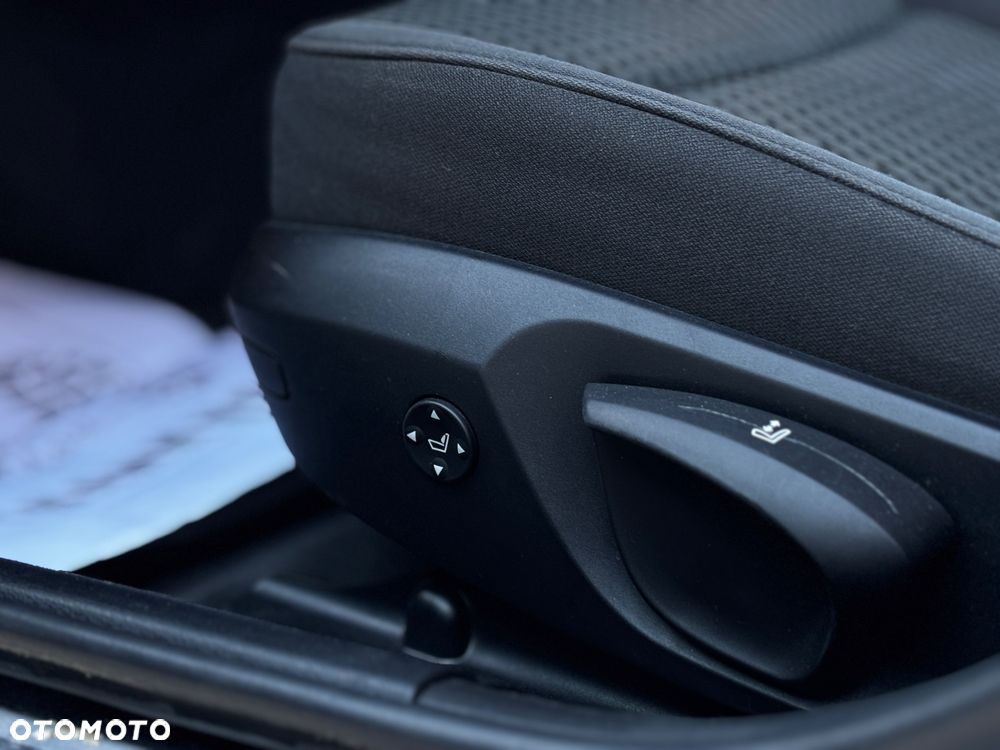 BMW Seria 3 320i - 11