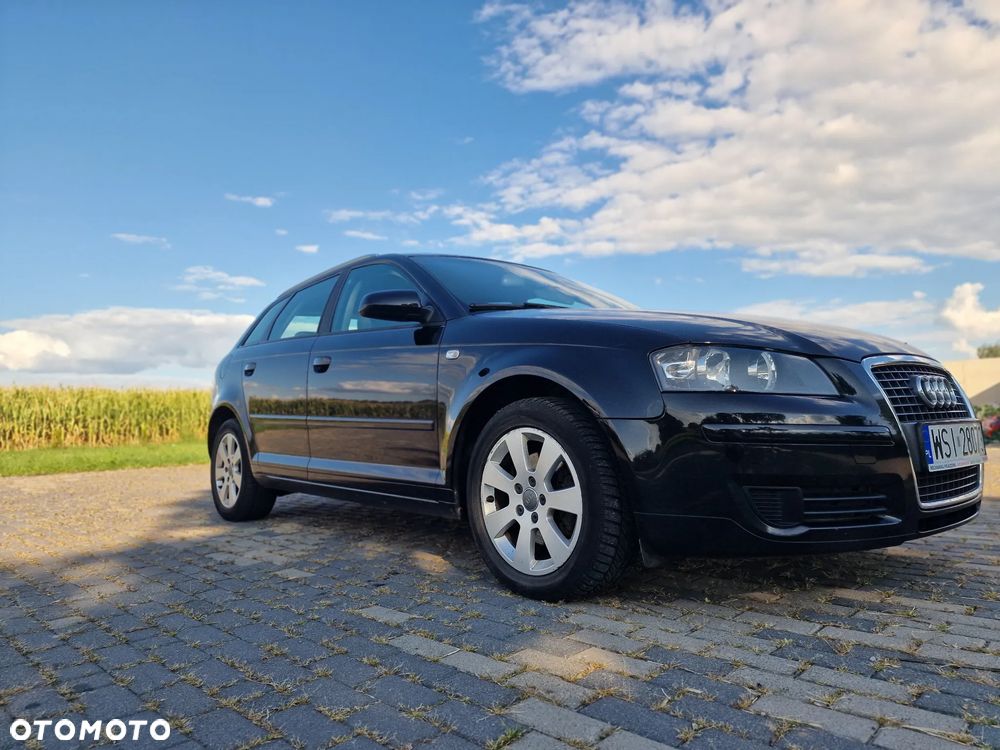 Audi A3 Sportback 2.0 TDI Ambiente - 2