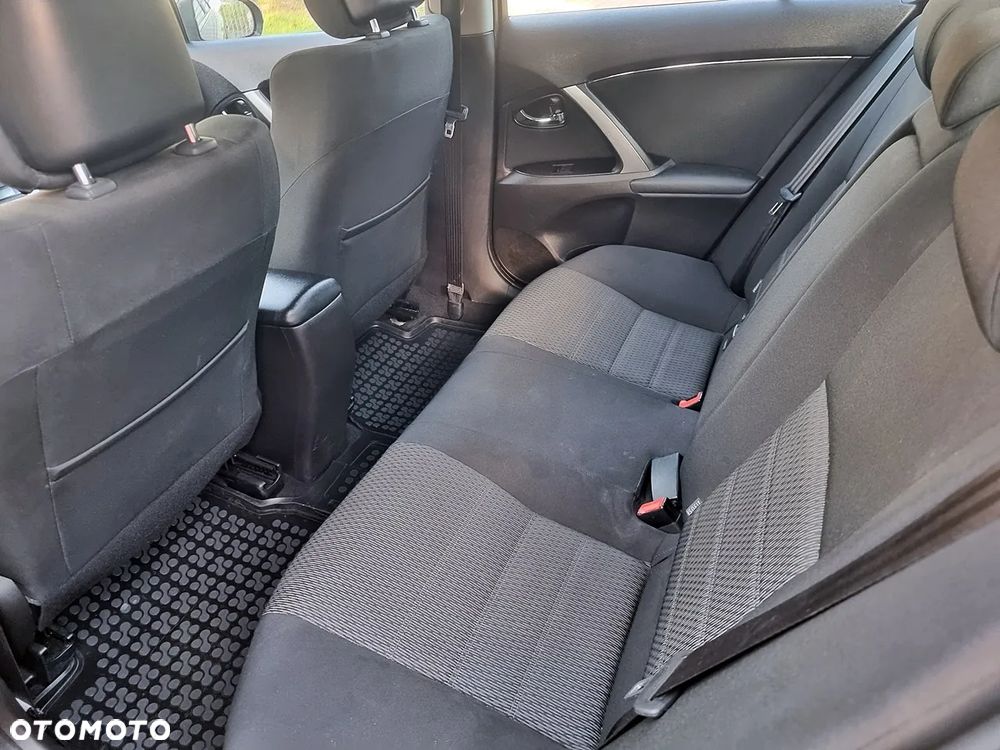 Toyota Avensis 2.0 Premium - 6